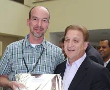 José Eduardo Rodrigues homenageado pelos seus 20 anos de serviços prestados na Celepar. 