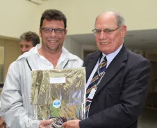 Gilmarcos Baggio Melim homenageado pelos seus 35 anos de serviços prestados na Celepar. 