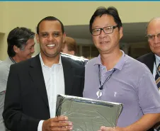 Nelson Naoki Umeda homenageado pelos seus 35 anos de serviços prestados na Celepar. 