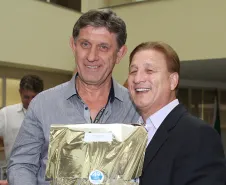Aloisy Gregorczyk homenageado pelos seus 40 anos de serviços prestados na Celepar.