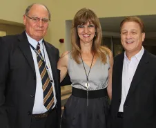 Diretor Administrativo-Financeiro Lucio Alberto Hansel, Isis de Fátima Biscaia e o Diretor Presidente Jacson Carvalho Leite.