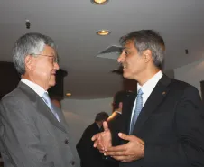 A esq. o secretário de Infraestrutura e Logísitca, de acordo com seu titular, José Richa Filho e o representante do governador Beto Richa no evento, o secretário do Planejamento e Coordenação Geral, Cassio Taniguchi, presidente do Conselho de Administração da Celepar e do Conselho Estadual de Informação e Telecomunicações (COSIT)