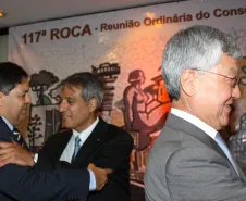 A esq. Carlson Aquistapasse, José Richa Filho e Cassio Taniguchi
