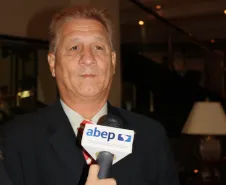 O diretor-presidente da Celepar, Jacson Carvalho Leite e presidente do Conselho Fiscal da Associação Brasileira de Entidades Estaduais de Tecnologia da Informação e Comunicação (Abep), em entrevista