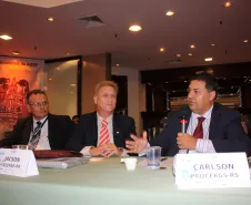 A partir da esq. o Diretor de Tecnologia da Informação - DTI, Danilo Scalet, o diretor-presidente da Celepar e membro do Conselho Fiscal da Abep, Jacson Carvalho Leite e o presidente, Carlson Janes Aquistapasse (Procergs/RS)