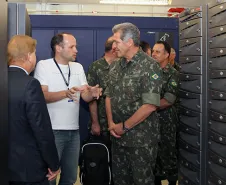 General Francisco Modesto conhece o data center da Celepar