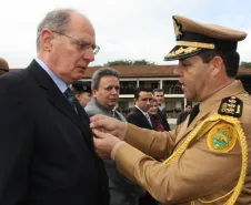 O diretor administrativo-financeiro da Companhia de Informática do Paraná - Celepar, Lucio Alberto Hansel, recebe a Medalha Coronel Sarmento, em Curitiba - Data: 16/05/2011
