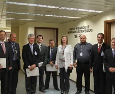 O desenvolvimento do portal da Juventude esteve a cargo na Celepar, da Gerência de Serviços de Comunicação Multimídia. Carlos Henrique Roland, Christianne Steil e Jonathas Mikosz de Moura (que não está na foto)