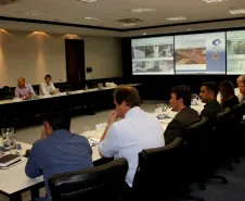 Representantes da SETI e das instituições estaduais de ensino superior reunidos na Sala de Situação do ICI