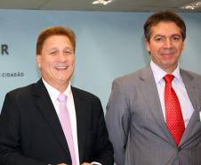 O presidente Jacson Carvalho Leite recebe a visita do secretário de Controle Interno, Carlos Eduardo de Moura para tratar de assuntos relacionados à gestão de projetos no governo do Estado