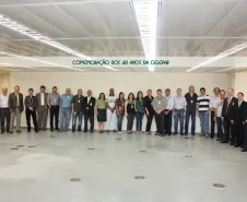 Os aniversariantes com a Diretoria