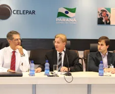 José Richa Filho, Jacson Carvalho Leite e o presidente da Ferroeste, João Vicente Bresolin, presidetne da Ferroeste, durante reunião no Centro Integrado de Informações Estratégicas (CIIE) da Celepar