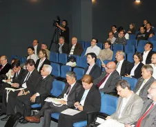 A reunião foi realizada no auditório da Celepar, em Curitiba