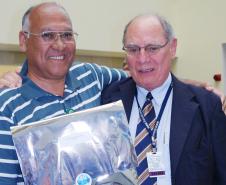 Elias Jorge da Silva Neto homenageado pelos seus 40 anos de serviços prestados na Celepar. 