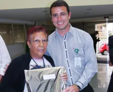 Lourena Neris homenageada pelos seus 40 anos de serviços prestados na Celepar. 
