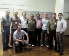 Timothy Edwin Squair, vereador Wanderley Amâncio de Moraes (Wandinho), Arthur Menardi Nogueira Junior, vereador Edilson da Luz, Valderi Pereira da Silva, Luiz Fernando Ballin Ortolani, Rodrigo Cecílio e Wallace Raphael Rodrigues da Luz Bibow (agachado)