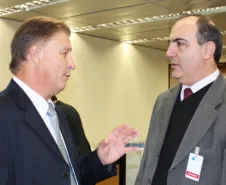 Jacson Carvalho Leite e Mounir Chaowiche estreitam a relação de trabalho entre Celepar e Cohapar