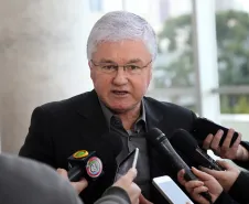 Secretário chefe da Casa Civil, Valdir Rossoni, fala à imprensa após reunião com o secretariado.Curitiba, 22/06/2016.