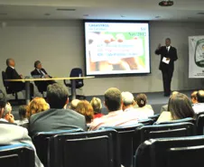 Adão Pedroso, da Celepar, atualizou os dados dos projetos para os membros da Câmara Temática . 