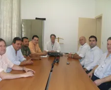 A reunião na UENP foi com o reitor Eduardo Meneguel Rando