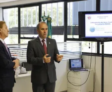 O diretor presidente da Celepar, Jacson Carvalho Leite e o secretário chefe da Casa Militar, coronel Adilson Castilho Casitas, durante lançamento do novo Geodc e ferramenta mobile. Curitiba, 30/04/2015. Foto: Pedro Ribas/ANPr