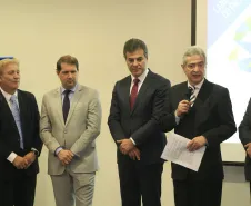 O governador Beto Richa participa, na Celepar, do lançamento do Projeto Escola de Gestão Inteligente. Participaram da solenidade: presidente da Celepar, Jacson Carvalho Leite, presidente do Tecpar, Julio Felix.Curitiba, 11-11-15.Foto: Arnaldo Alves / ANPr.