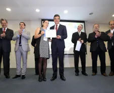 O governador Beto Richa participa, na Celepar, do lançamento do Projeto Escola de Gestão Inteligente. Participaram da solenidade: presidente da Celepar, Jacson Carvalho Leite, presidente do Tecpar, Julio Felix.Curitiba, 11-11-15.Foto: Arnaldo Alves / ANPr.