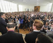 Governador Beto Richa empossa os novos secretários estaduais, chefe da Casa Civil, Valdir Rossoni, da Administração, Reinhold Stephanes e da Justiça, Cidadania e Direitos Humanos, Artagão Junior. Curitiba, 21/03/2016. Foto: Pedro Ribas/ANPr