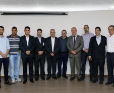 Governador Beto Richa lança o aplicativo Detran Fácil, acompanhado pelo diretor do Detran, Marcos Traad, pelo secretário chefe da Casa Civil, Valdir Rossoni e pelo presidente da Celepar, Jacson Carvalho Leite. Curitiba, 21/07/2016. 