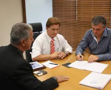 O contrato recebe ainda a assinatura do presidente da Compagás, Luciano Pizzatto