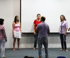 A superintendente de gestão de sistemas de saúde, Márcia Huculak apresenta o projeto ao secretário Michele Caputo, ao presidente Jacson Carvalho Leite e equipe da Celepar responsável pelo atendimento da SESA
