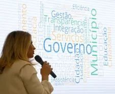 A governadora Cida Borghetti nesta segunda-feira(07) no Palácio Iguaçu, deu posse ao novo secretário da fazenda Jose Luiz Bovo e apresentou o balanço dos 30 dias de governo