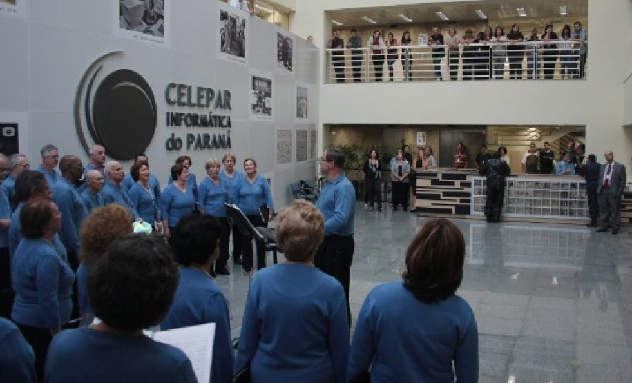 O presidente da Celepar, Jacson Carvalho Leite e o diretor-geral do Detran, Marcos Traad debatem ações conjuntas de utilização das soluições da tecnologia de informação e comunicação