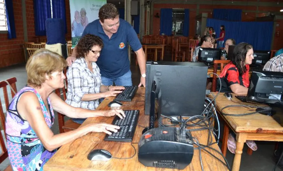 Matelândia é o 20° município do Paraná a receber o curso de acesso à internet e redes sociais