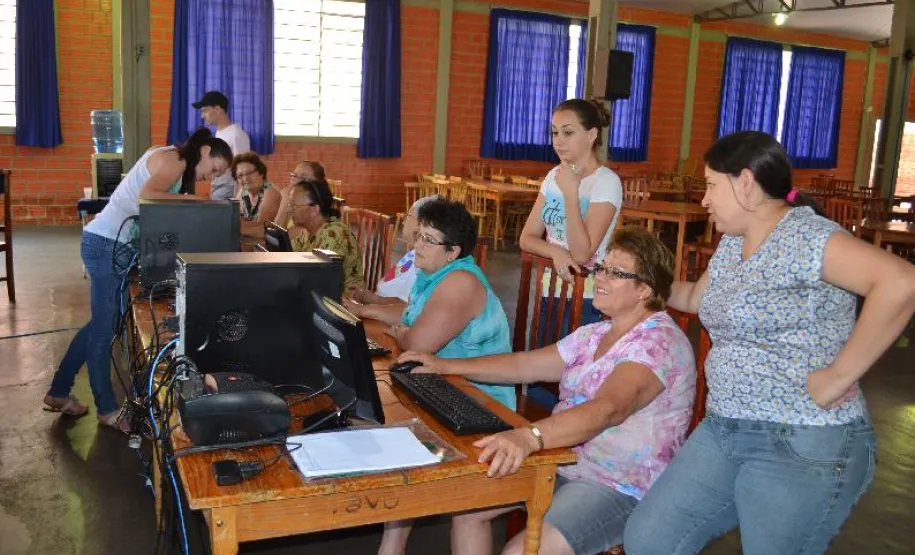 Matelândia é o 20° município do Paraná a receber o curso de acesso à internet e redes sociais