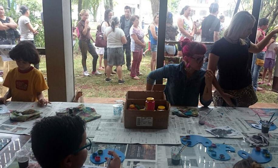 O Projeto Criança e Adolescente Protegidos já atendeu diversos municípios do Paraná, com ações também na feira de serviços Paraná Cidadão. Desta vez a ação aconteceu em Arapongas. No evento desta semana foram emitidas 755 carteiras de identidade e feitos 465 exames oftalmológicos, totalizando 1.220 mil atendimentos.Arapongas, 11/10/2017.Foto: Divulgação SEJU