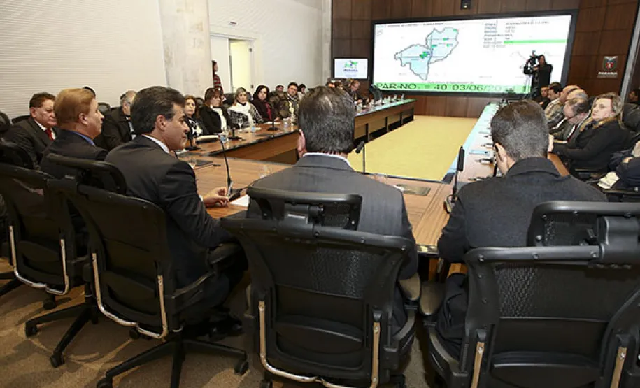 Richa apresenta sistema pioneiro de Gestão Ambiental O governador Beto Richa apresenta 1° Sistema de Gestão Ambiental (SGA) do Estado do Paraná.Curitiba, 03/06/2014