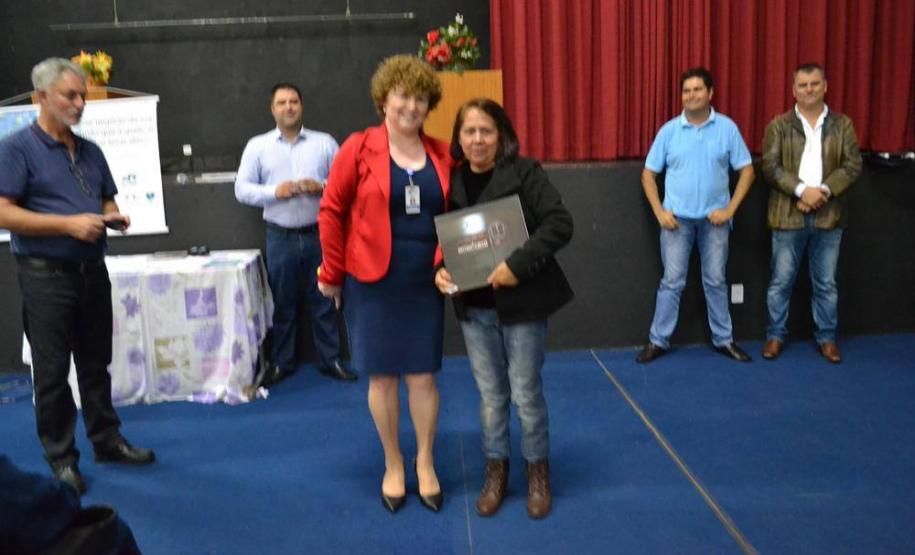 Celepar leva capacitação em internet e redes sociais aos idosos de Ribeirão do Pinhal