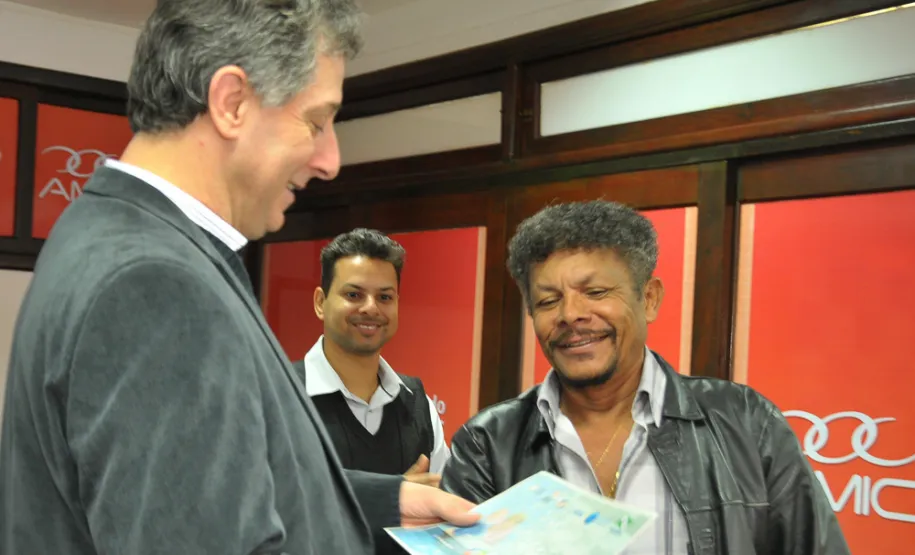 Celepar entrega certificados de conclusão de curso em Cascavel