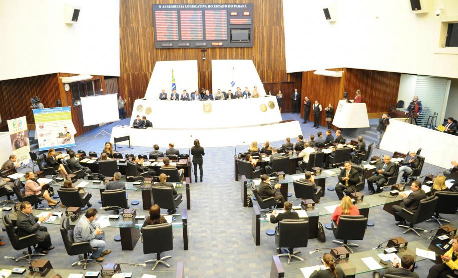 Uso responsável da internet por crianças e adolescentes é tema de audiência pública na Assembleia