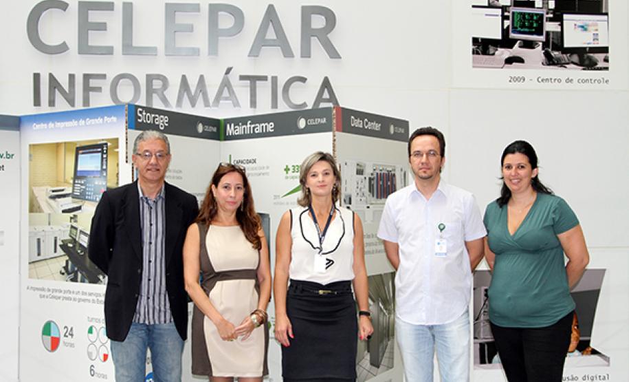 A equipe da Celepar: Gilmar Tesserolli, Marcia Vojciechowski, Debora Ruedell, Cristiano Alcantara e Leticia Reveline, da Secretária da Família e Desenvolvimento Social