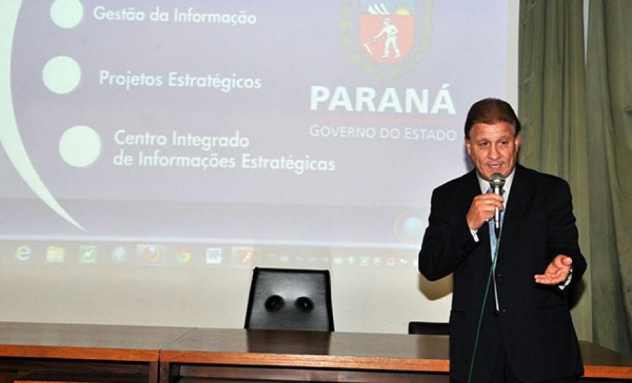 Após assinatura do acordo de cooperação entre a Celepar e a Prefeitura de Londrina, o presidente Jacson Carvalho Leite ministrou palestra sobre a utilização de soluções de TI pelo Governo do Estado do Paraná