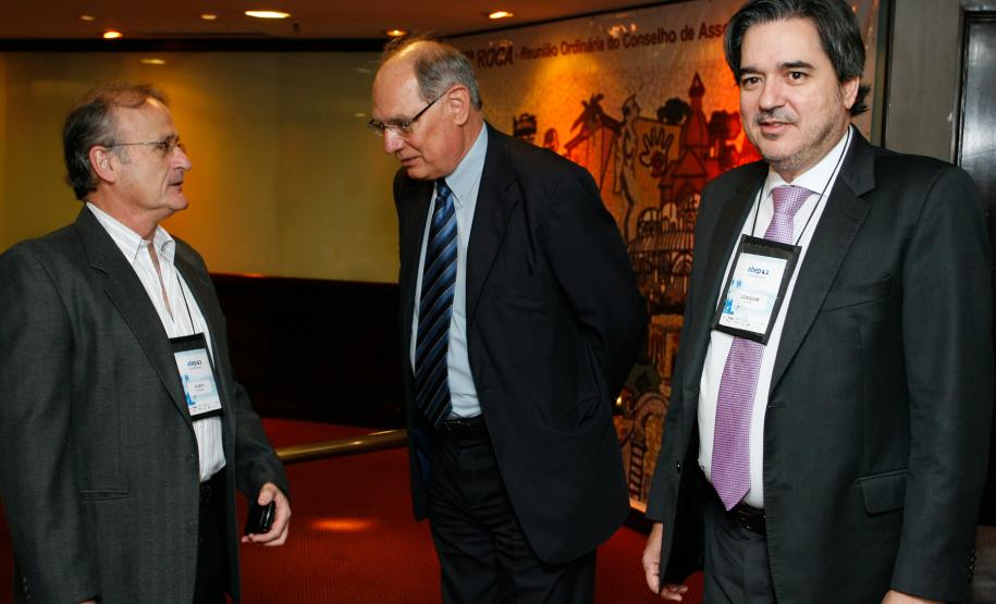 Participantes da 117ª Reunião Ordinária do Conselho das Associadas da Associação Brasileira de Entidades Estaduais de Tecnologia da Informação e Comunicação (Abep) em Curitiba/PR, nos dias 09 e 10 de fevereiro de 2012