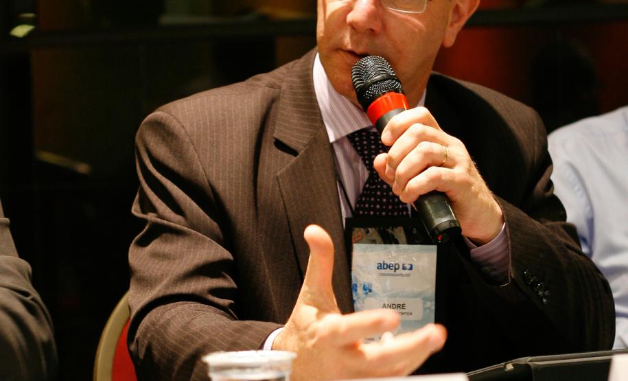 Participantes da 117ª Reunião Ordinária do Conselho das Associadas da Associação Brasileira de Entidades Estaduais de Tecnologia da Informação e Comunicação (Abep) em Curitiba/PR, nos dias 09 e 10 de fevereiro de 2012