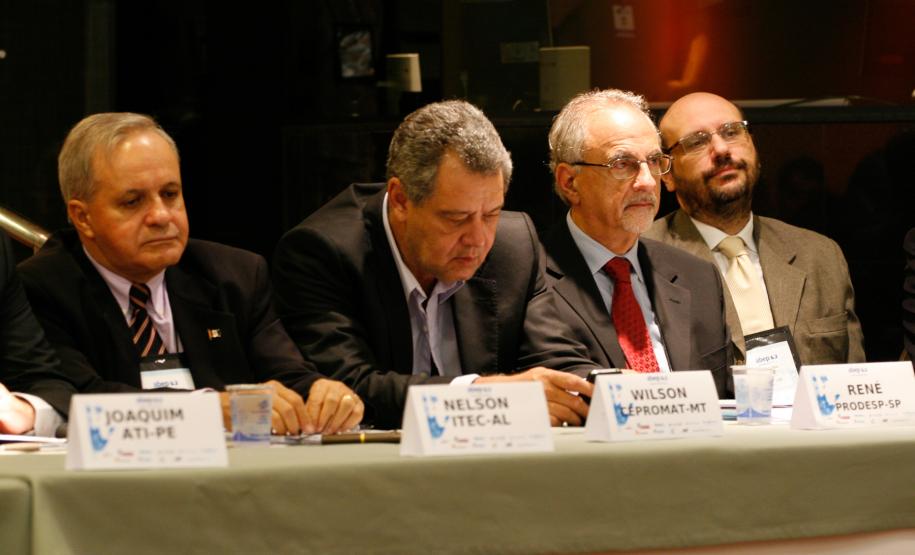 Participantes da 117ª Reunião Ordinária do Conselho das Associadas da Associação Brasileira de Entidades Estaduais de Tecnologia da Informação e Comunicação (Abep) em Curitiba/PR, nos dias 09 e 10 de fevereiro de 2012