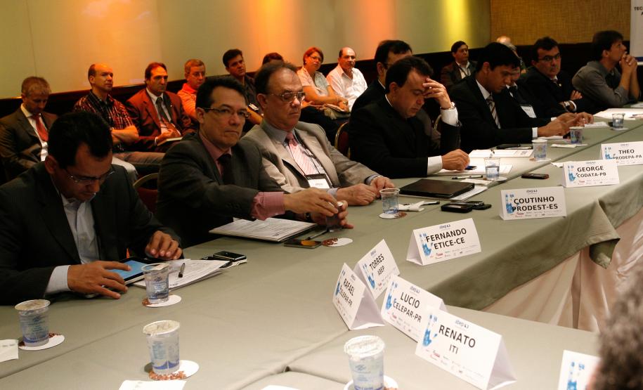 Participantes da 117ª Reunião Ordinária do Conselho das Associadas da Associação Brasileira de Entidades Estaduais de Tecnologia da Informação e Comunicação (Abep) em Curitiba/PR, nos dias 09 e 10 de fevereiro de 2012