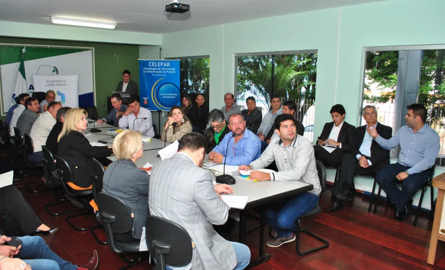 Produtos da Celepar são apresentados para a AMUNORPI em Santo Antônio da Platina