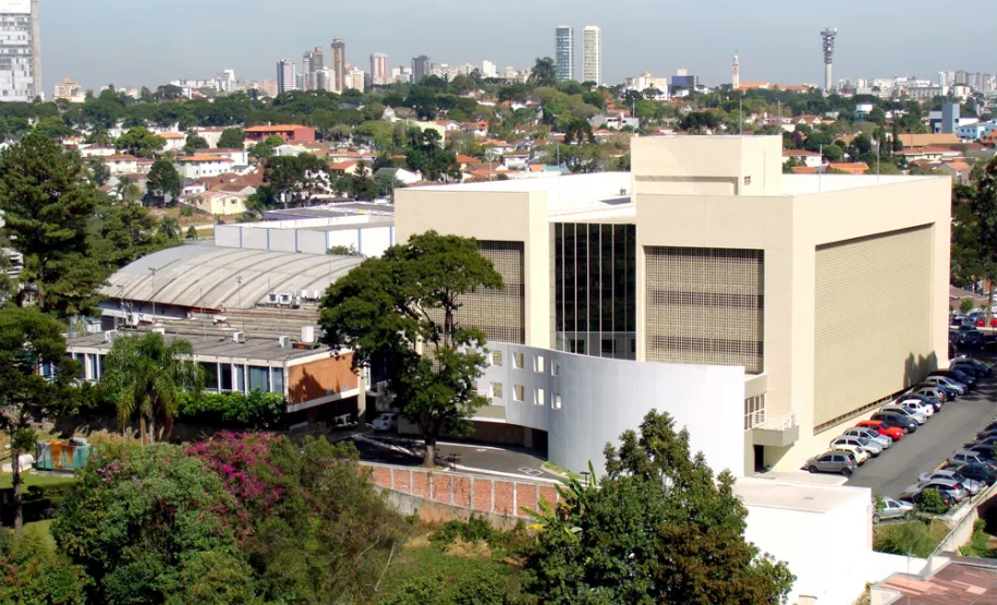 Celepar completa 52 anos de uma história dedicada ao Governo do Estado e ao cidadão paranaense Sede da Celepar (Curitiba)
