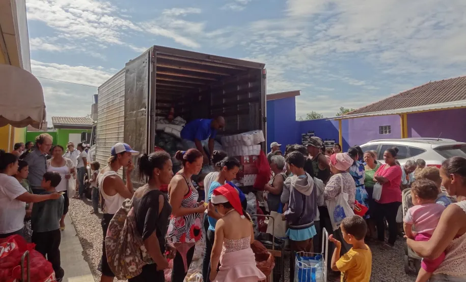 Celeparianos alegram o natal de crianças de Piraquara