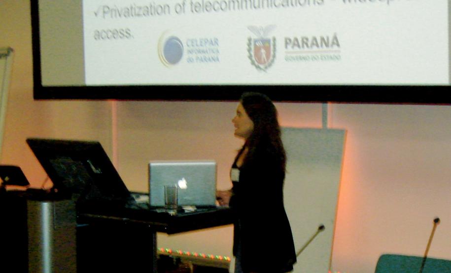 A analista de informática da Celepar, Beatriz Lanza fala sobre a experiência do Paraná em governo eletrônico